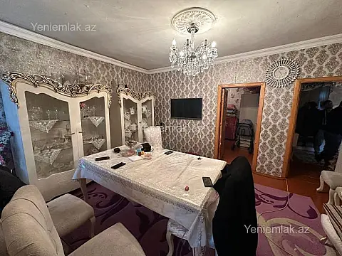 Satılır 8 otaqlı həyət evi 250 m²