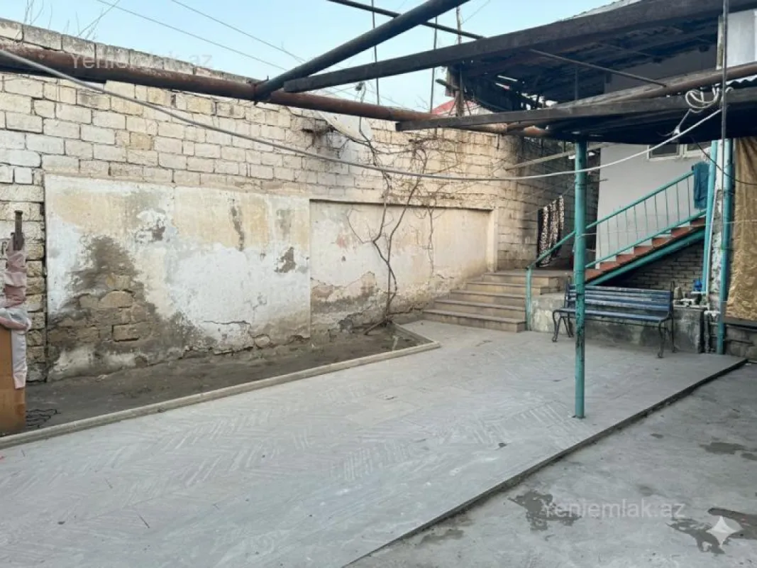 Satılır 8 otaqlı həyət evi 250 m²