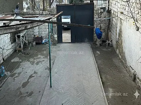 Satılır 8 otaqlı həyət evi 250 m²