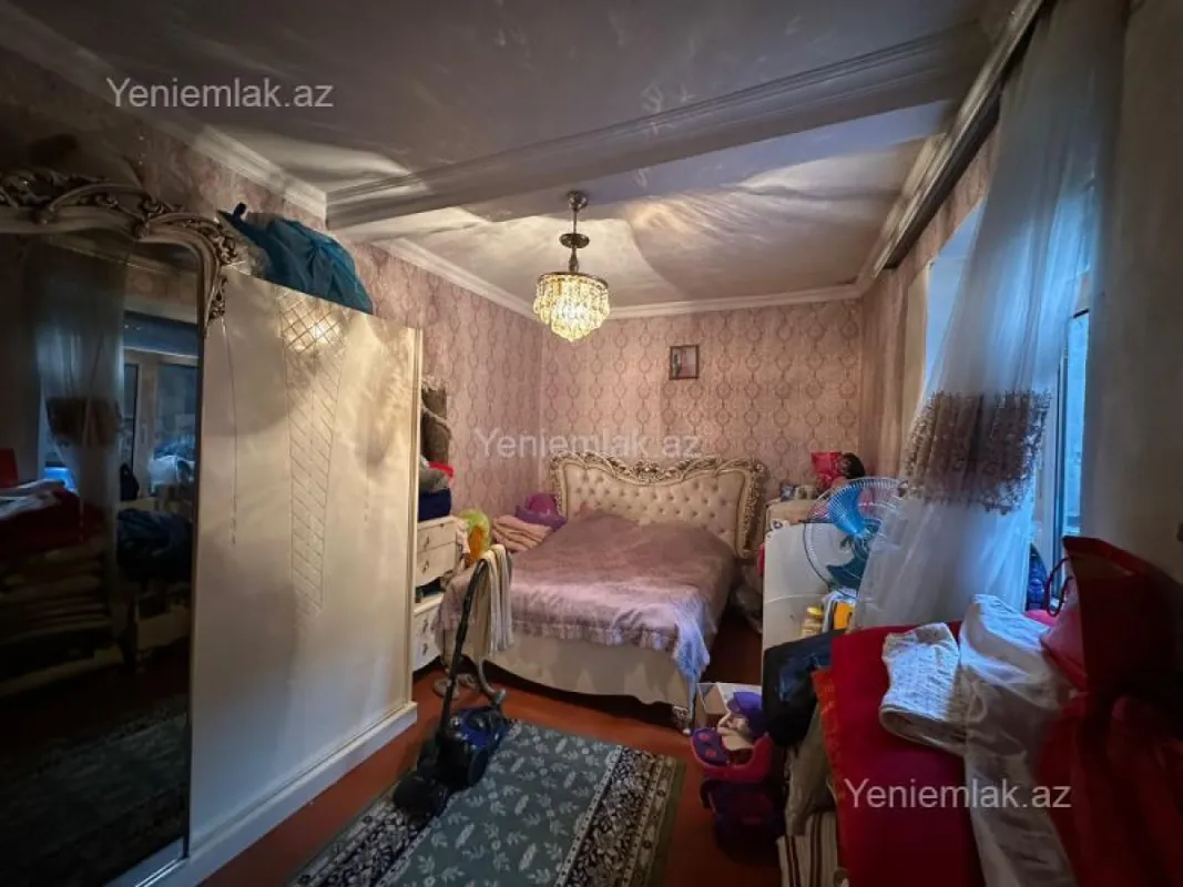 Satılır 8 otaqlı həyət evi 250 m²