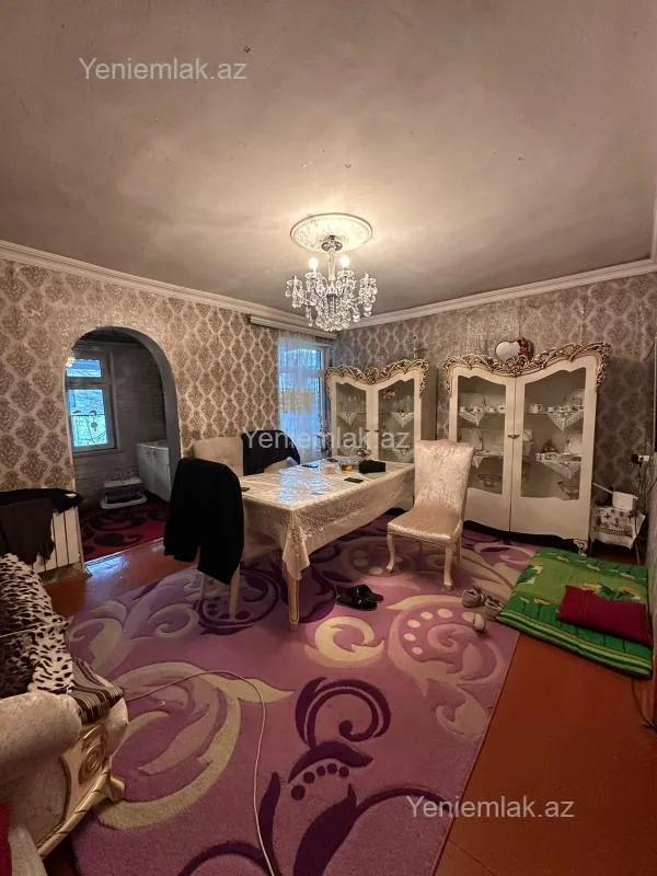 Satılır 8 otaqlı həyət evi 250 m²