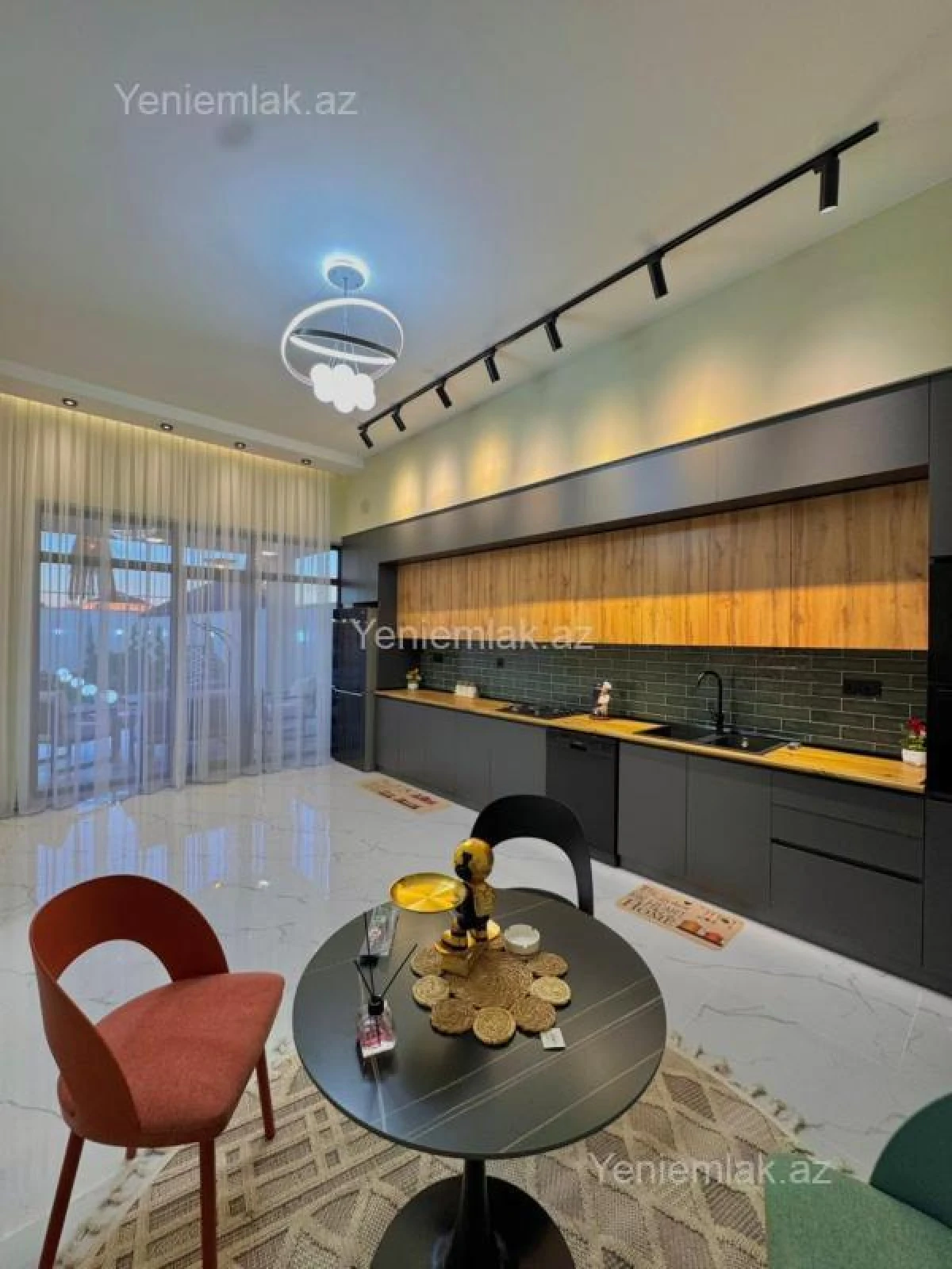 Satılır 4 otaqlı həyət evi 180 m²