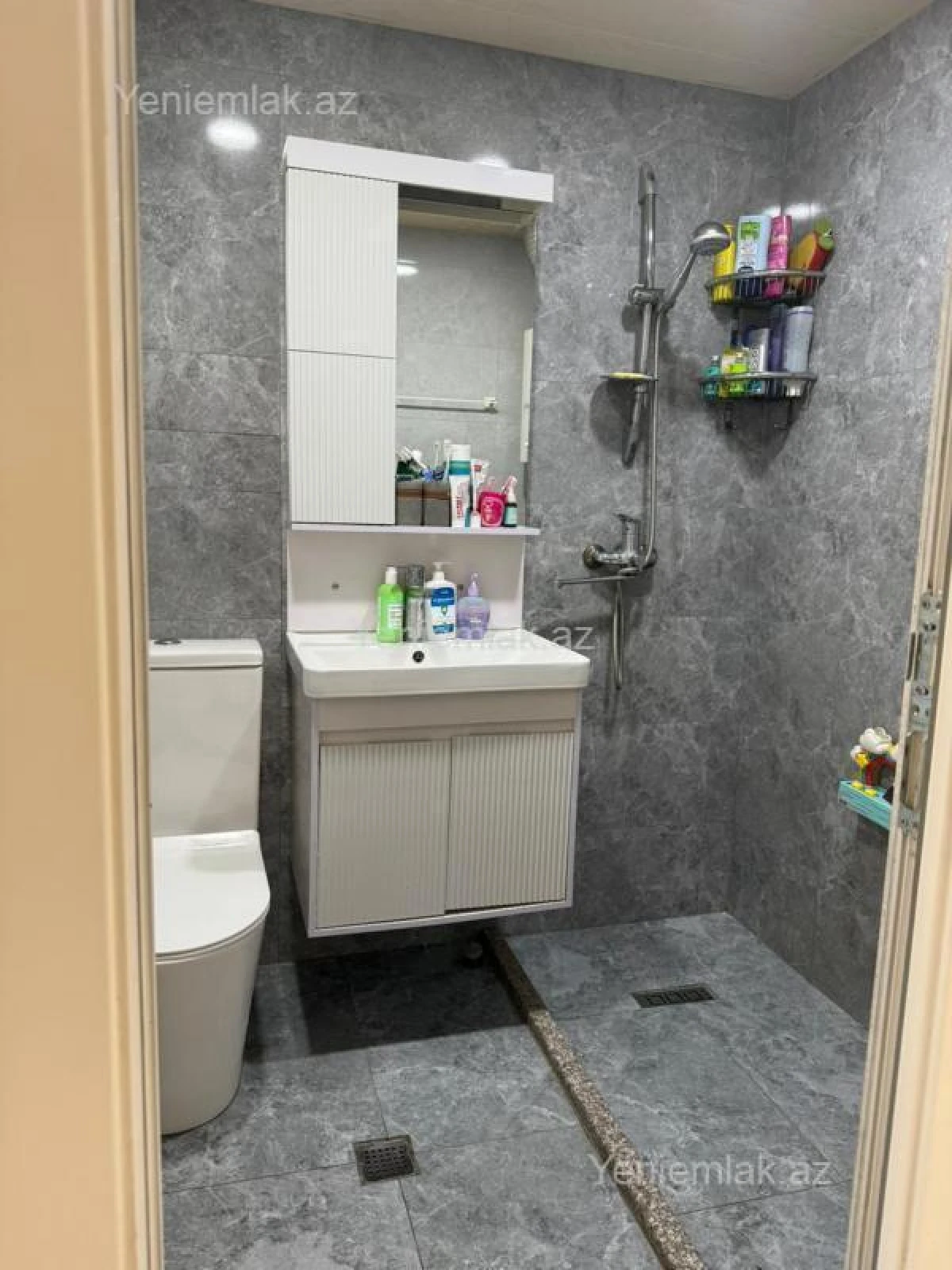 Satılır 3 otaqlı köhnə tikili 75 m²