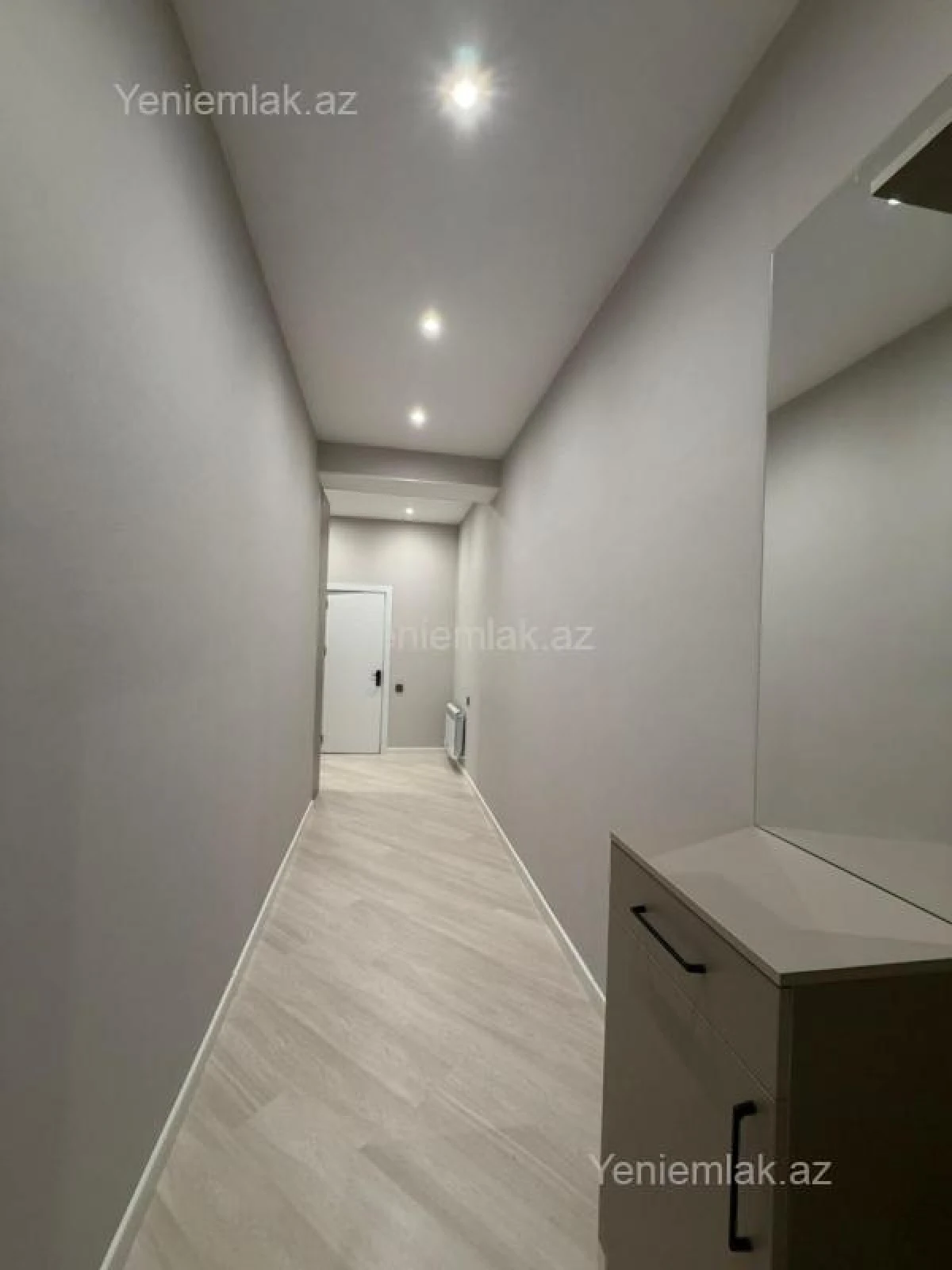 Satılır 2 otaqlı yeni tikili 61 m²