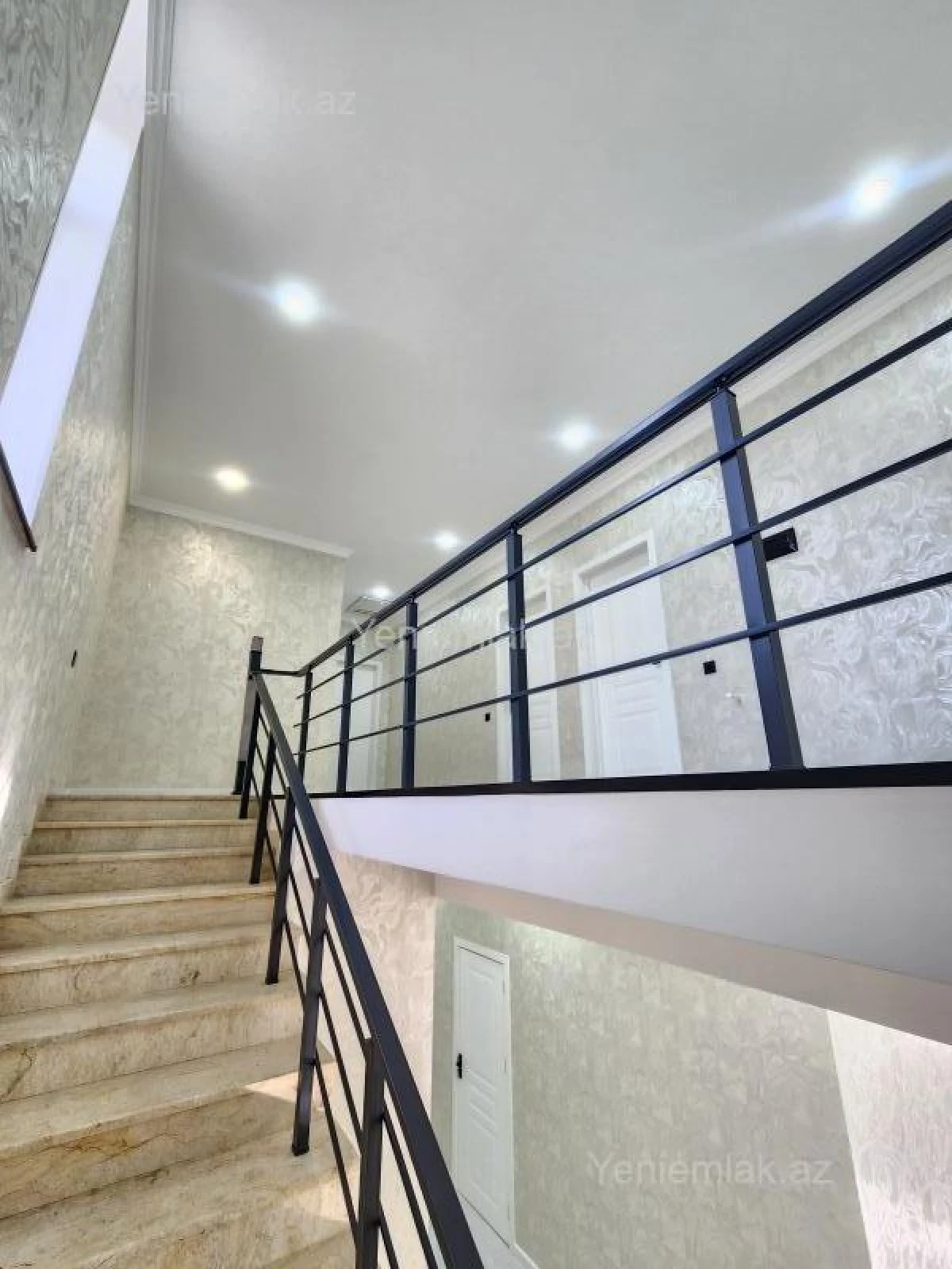Satılır 6 otaqlı həyət evi 240 m²