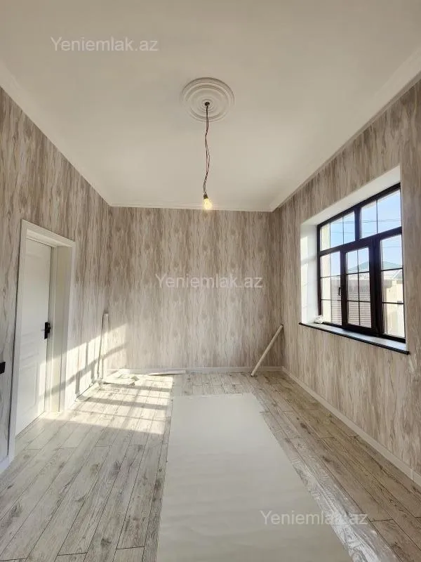 Satılır 6 otaqlı həyət evi 240 m²