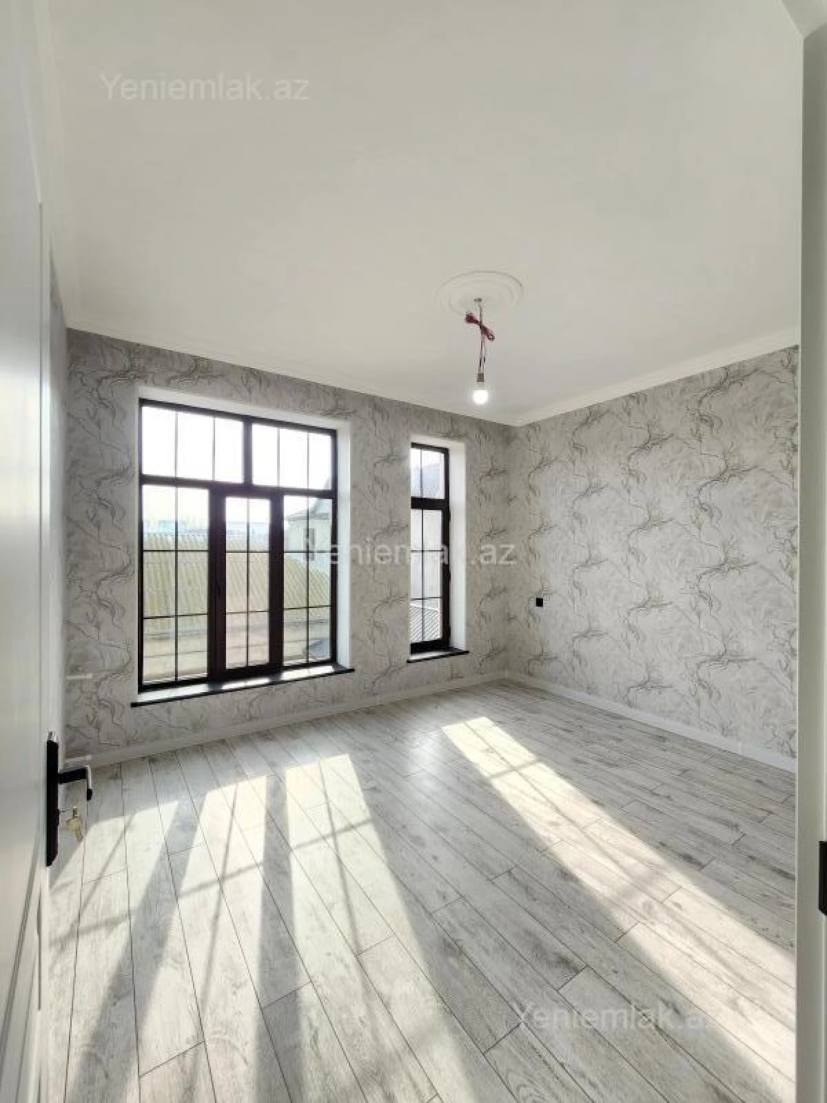 Satılır 6 otaqlı həyət evi 240 m²