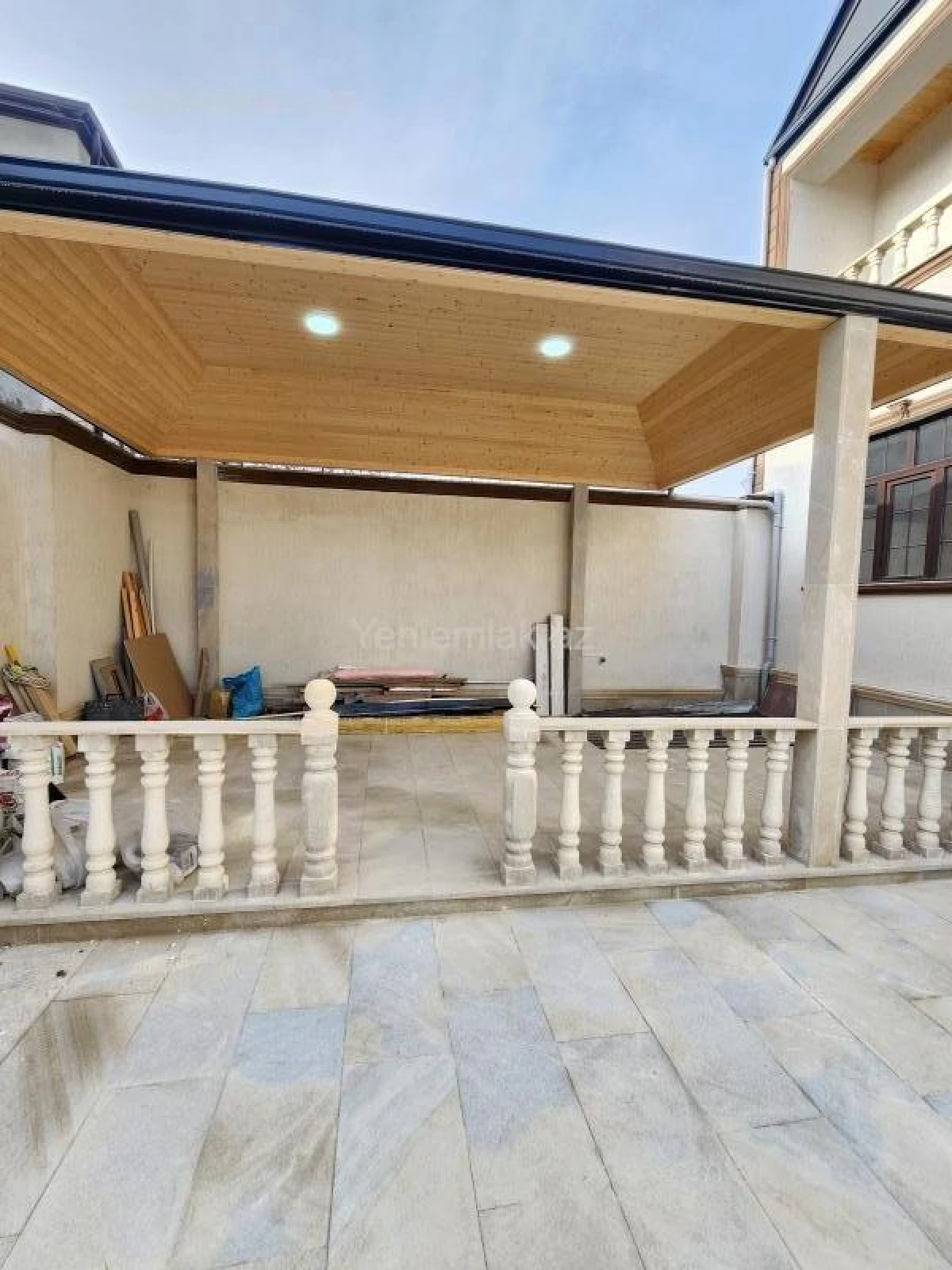 Satılır 6 otaqlı həyət evi 240 m²