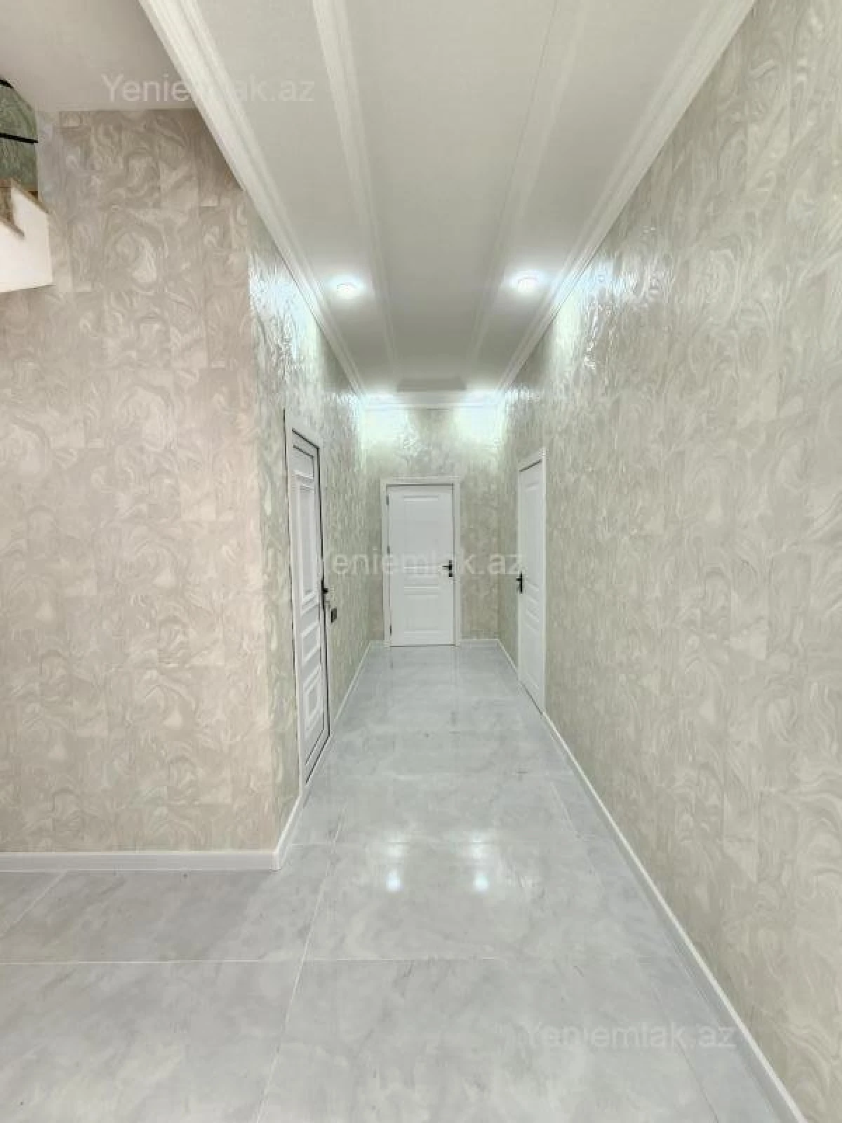Satılır 6 otaqlı həyət evi 240 m²