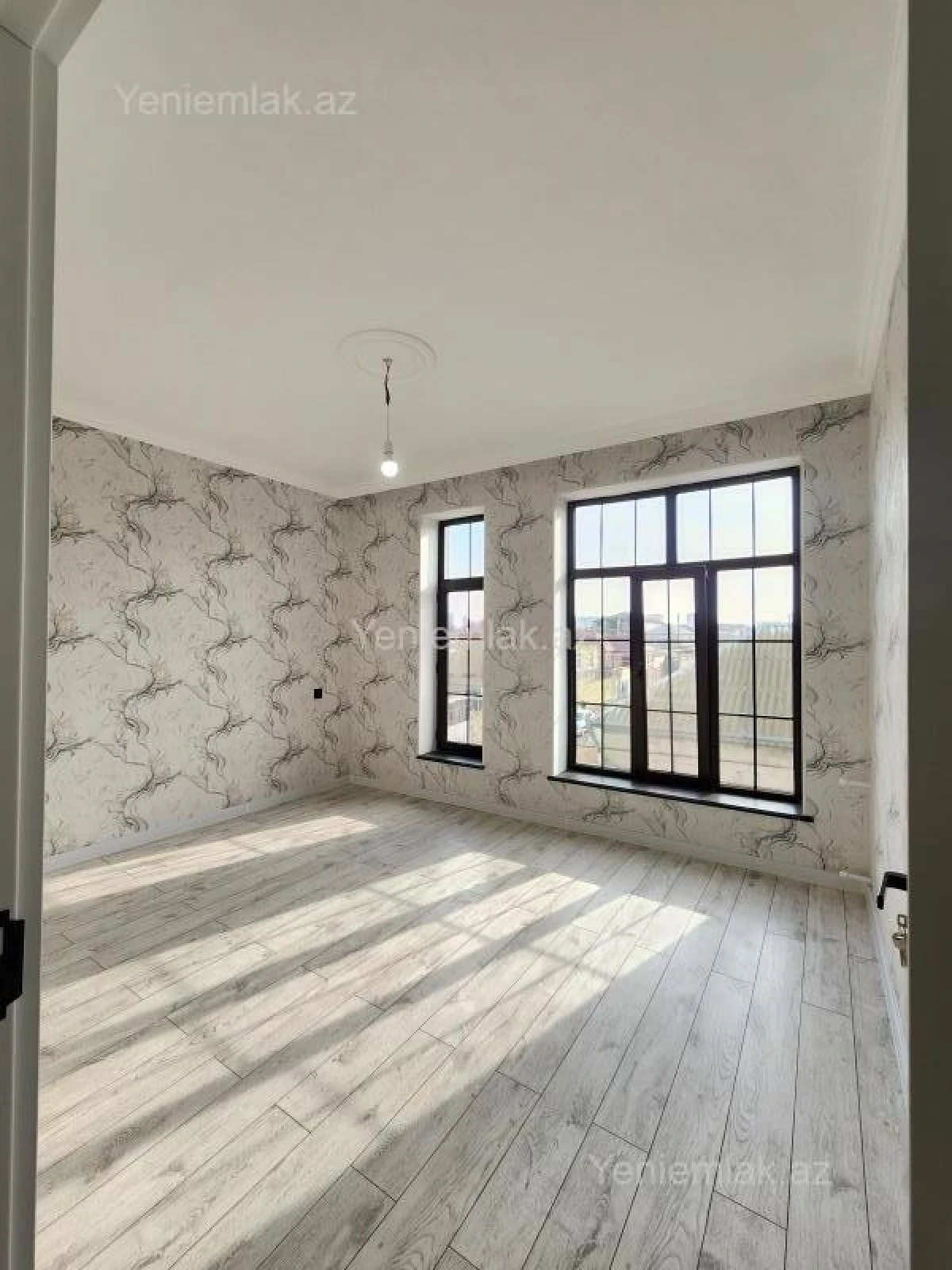 Satılır 6 otaqlı həyət evi 240 m²