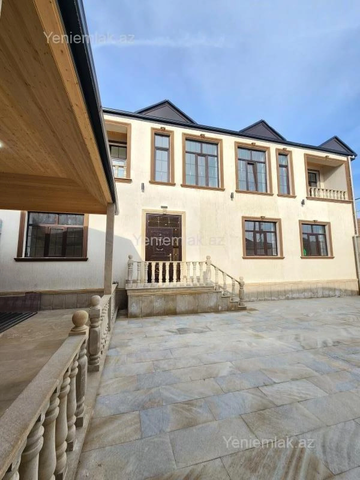 Satılır 6 otaqlı həyət evi 240 m²