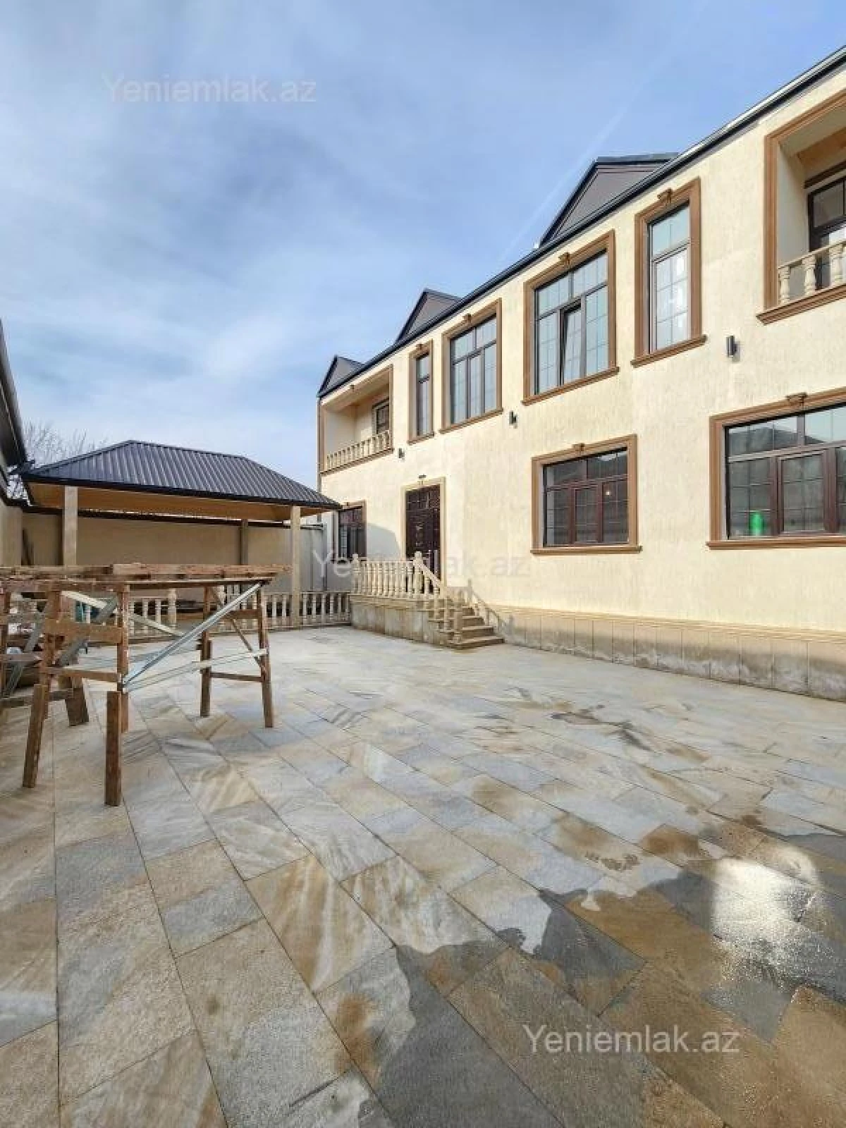 Satılır 6 otaqlı həyət evi 240 m²