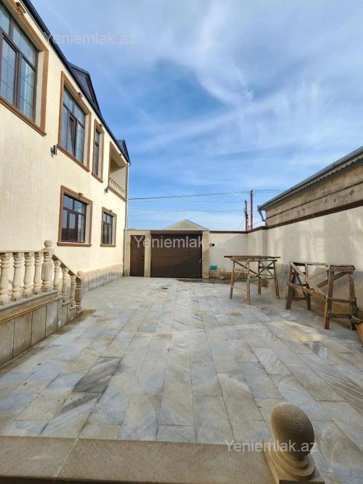 Satılır 6 otaqlı həyət evi 240 m²