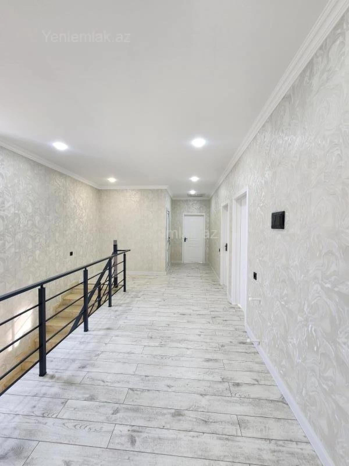Satılır 6 otaqlı həyət evi 240 m²