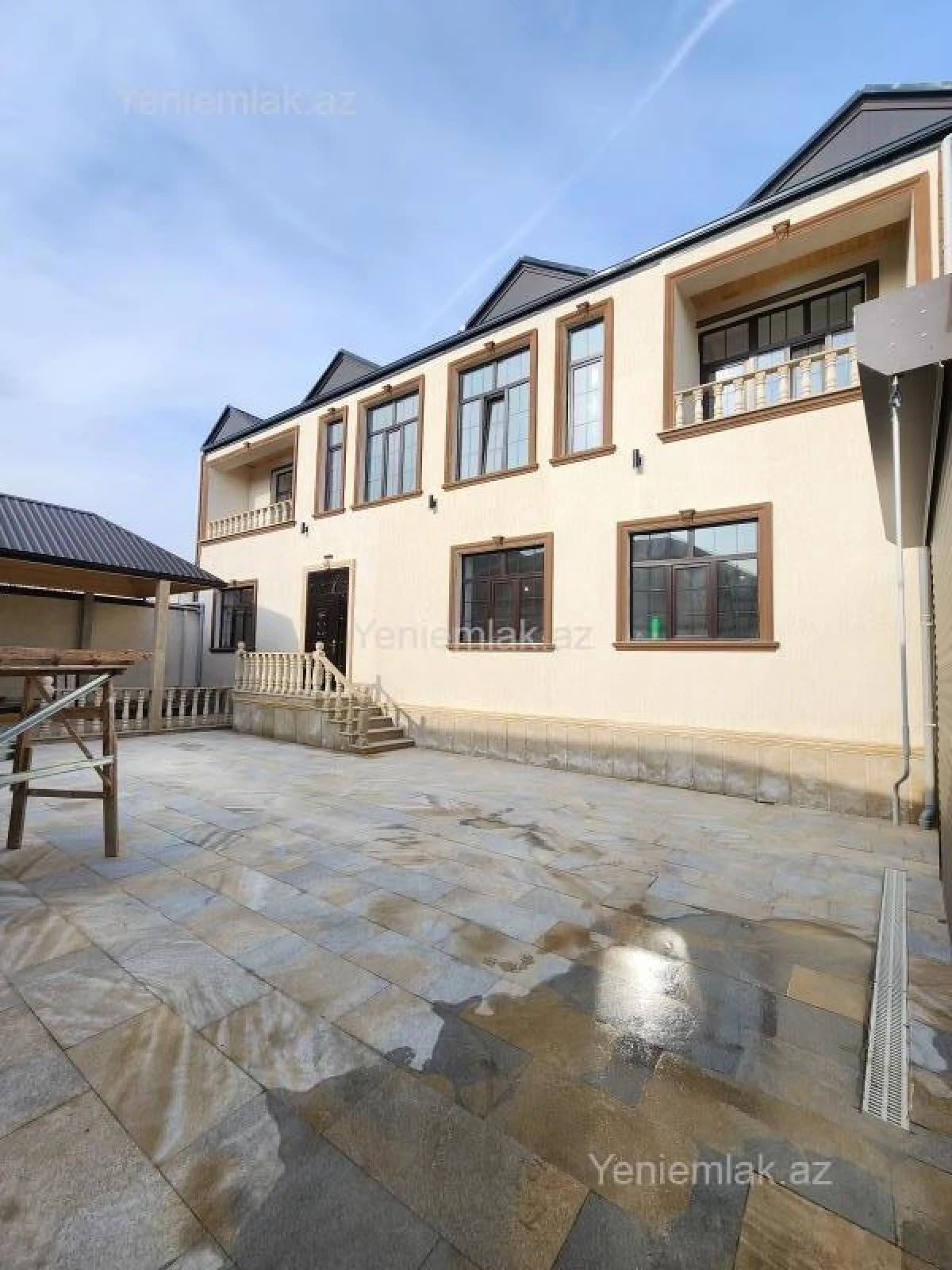 Satılır 6 otaqlı həyət evi 240 m²