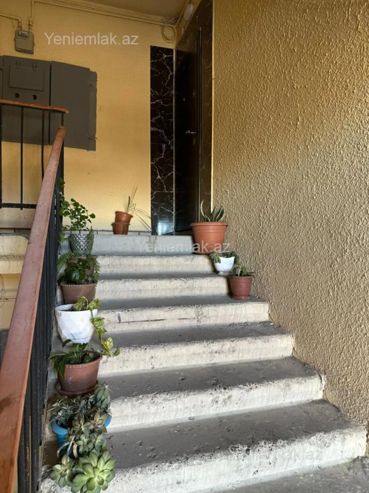 Satılır 3 otaqlı köhnə tikili 75 m²