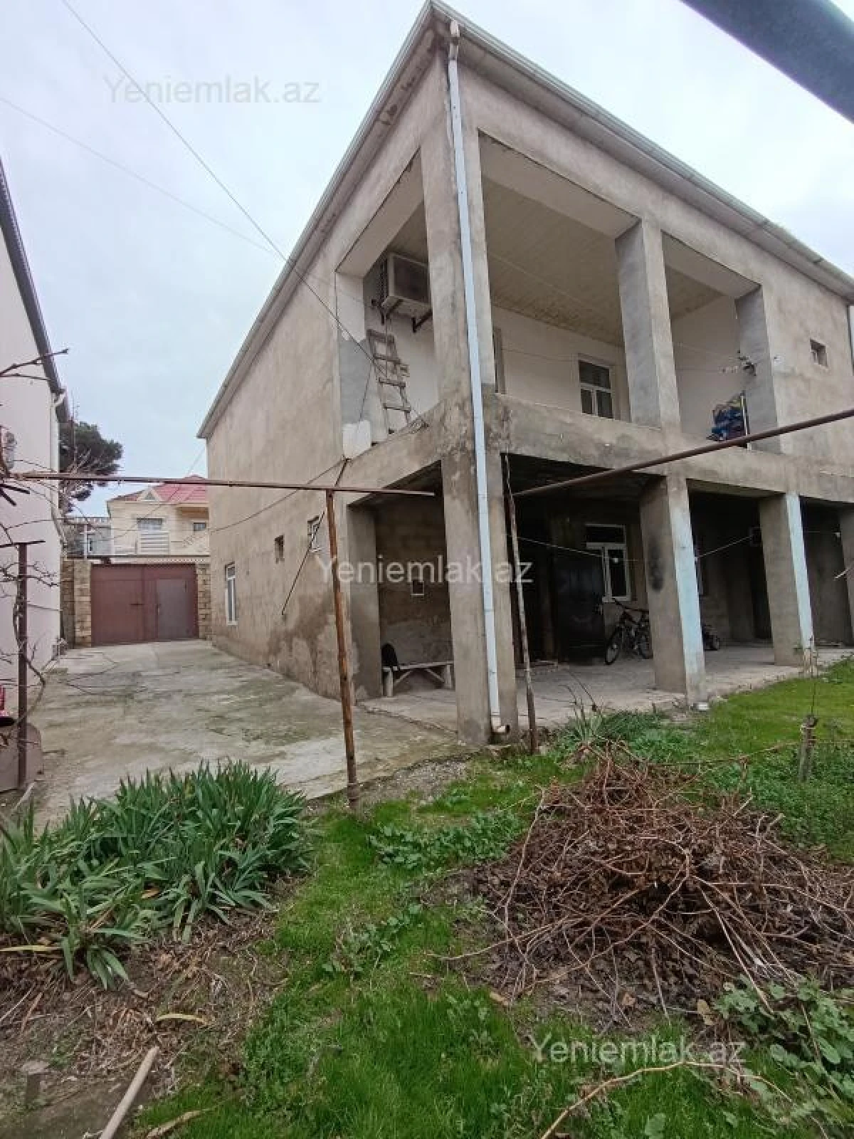 Satılır 6 otaqlı həyət evi 240 m²
