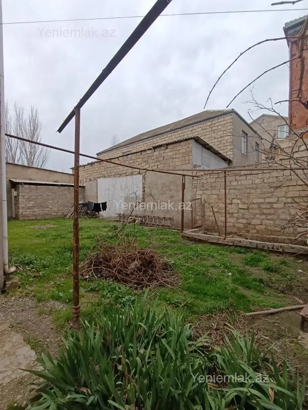 Satılır 6 otaqlı həyət evi 240 m²