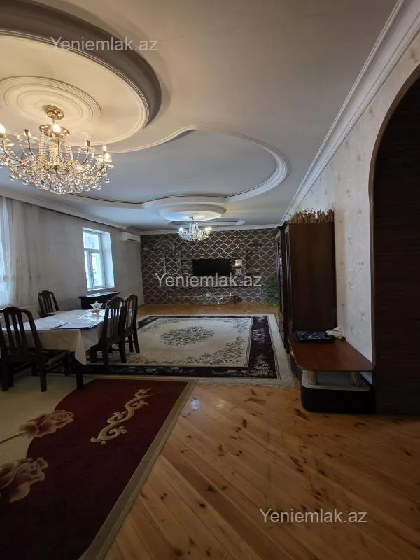 Satılır 6 otaqlı həyət evi 240 m²