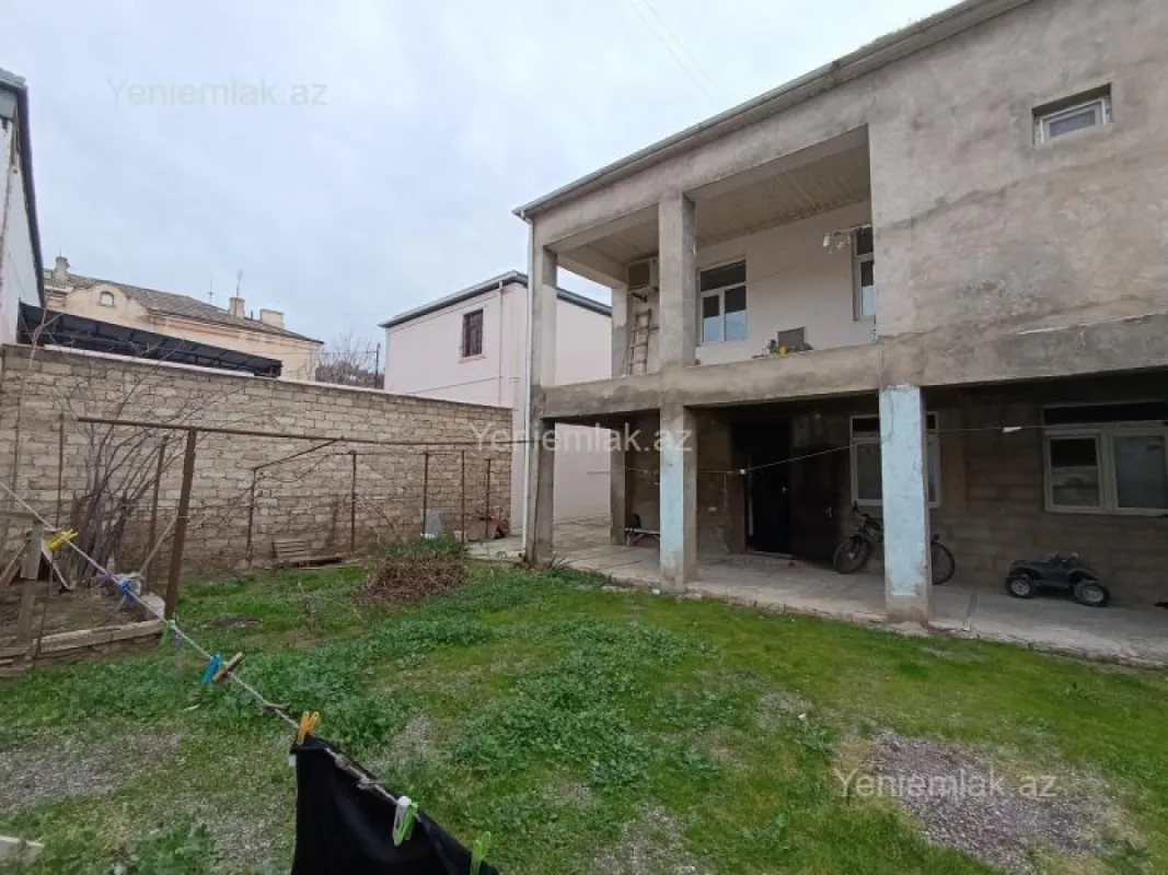 Satılır 6 otaqlı həyət evi 240 m²