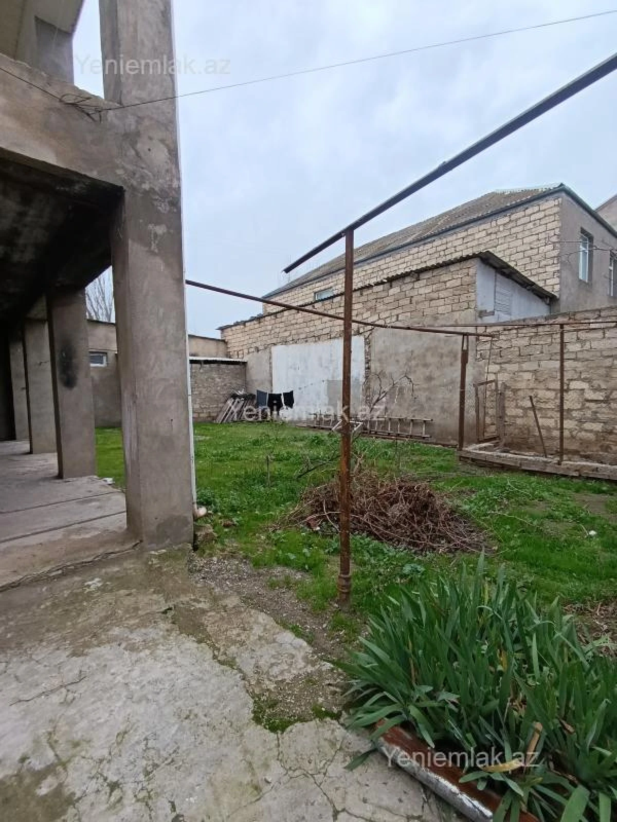 Satılır 6 otaqlı həyət evi 240 m²