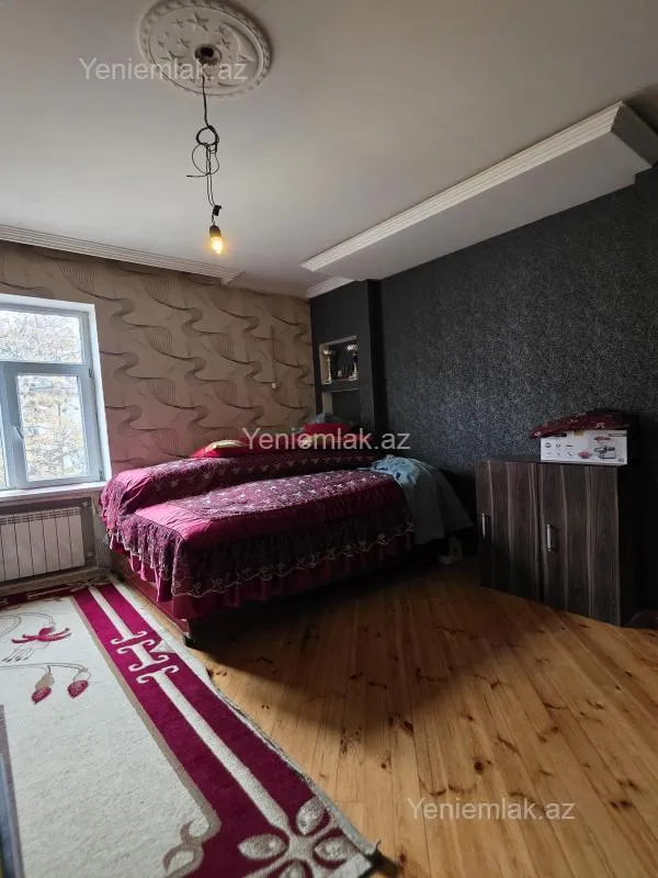 Satılır 6 otaqlı həyət evi 240 m²