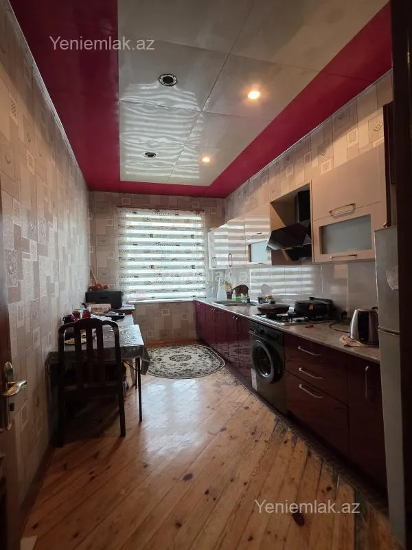 Satılır 6 otaqlı həyət evi 240 m²