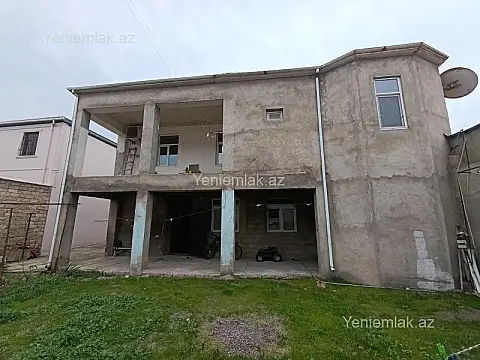 Satılır 6 otaqlı həyət evi 240 m²