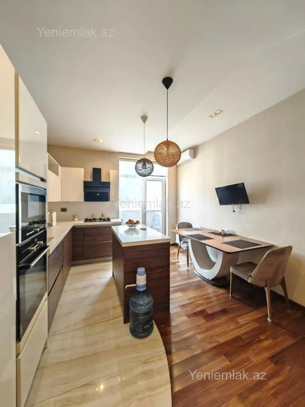 Satılır 4 otaqlı yeni tikili 183 m²