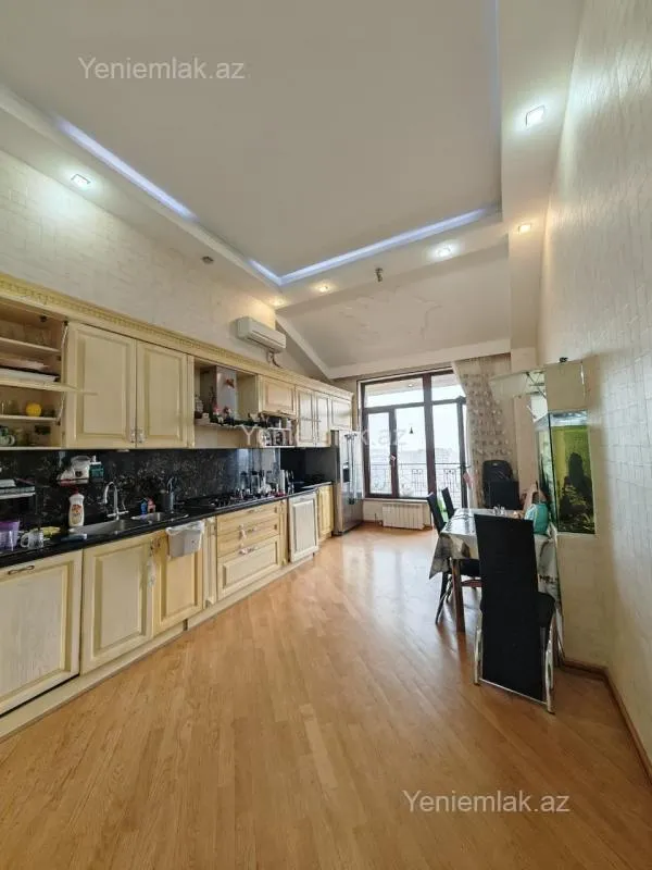 Satılır 4 otaqlı yeni tikili 205 m²