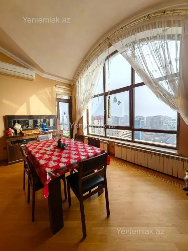 Satılır 4 otaqlı yeni tikili 205 m²
