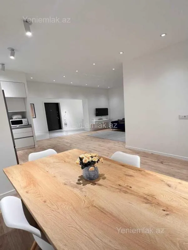 Satılır 2 otaqlı yeni tikili 70 m²