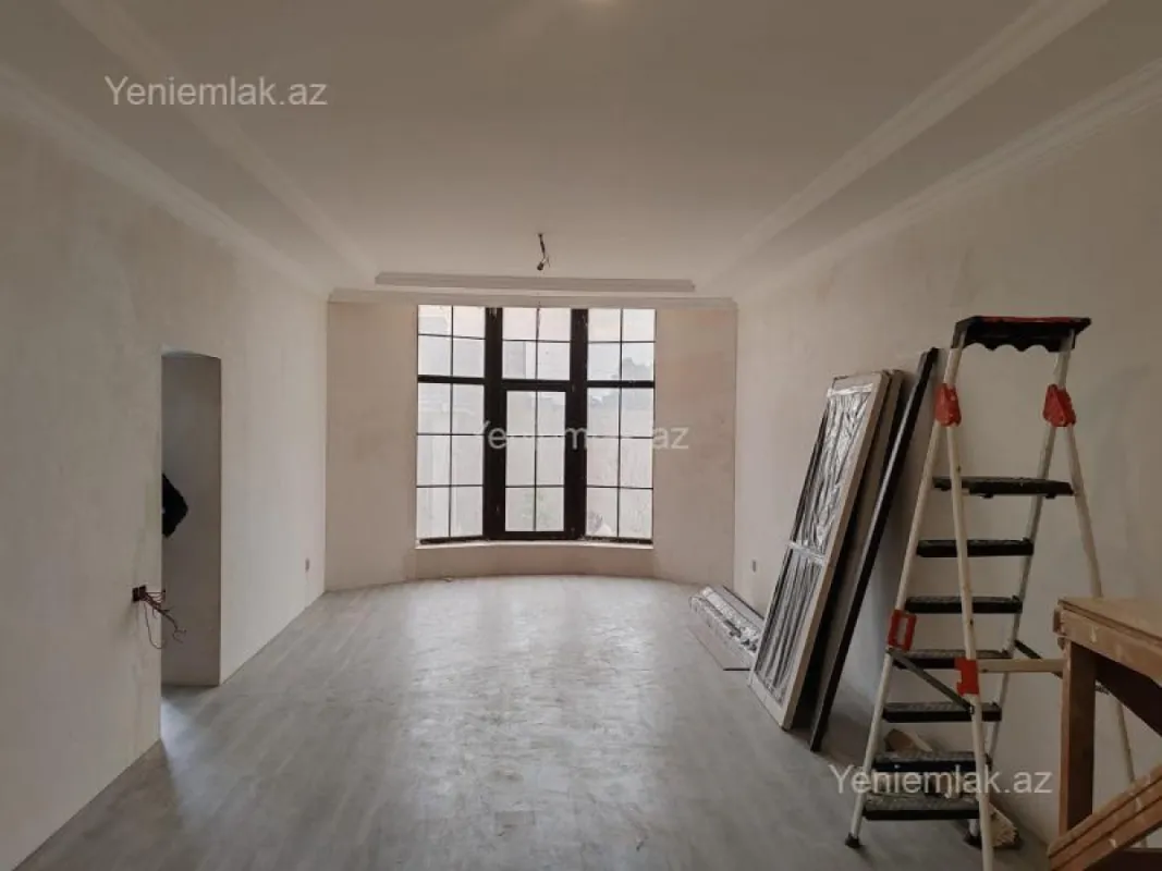 Satılır 6 otaqlı həyət evi 220 m²