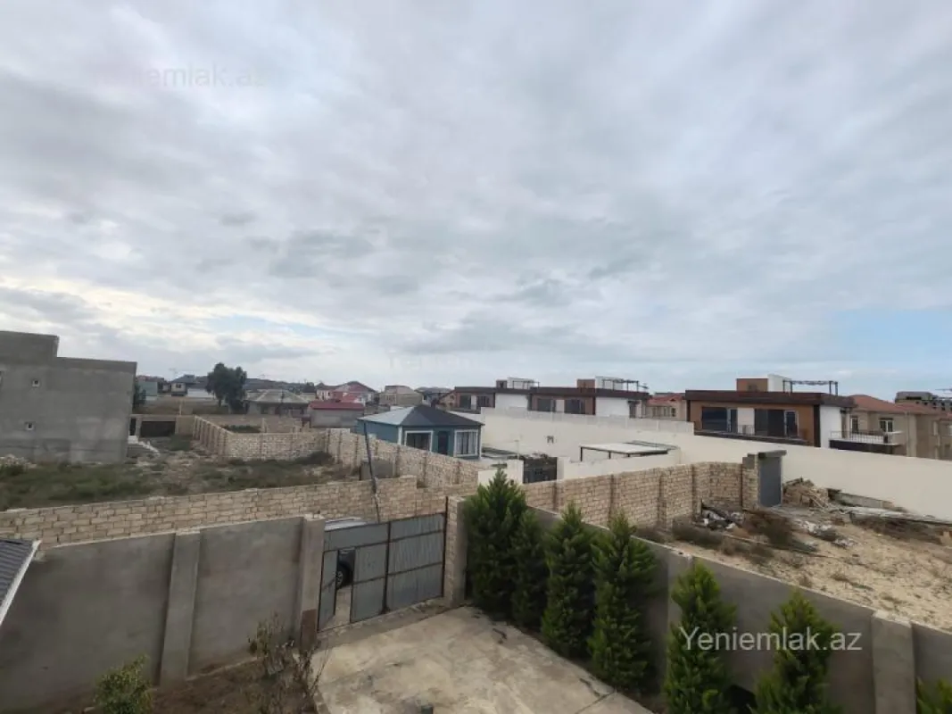 Satılır 6 otaqlı həyət evi 220 m²