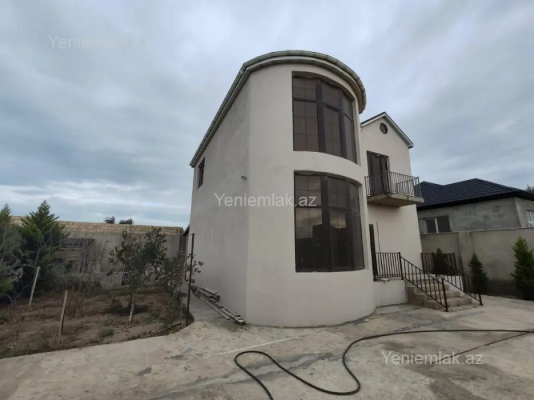 Satılır 6 otaqlı həyət evi 220 m²