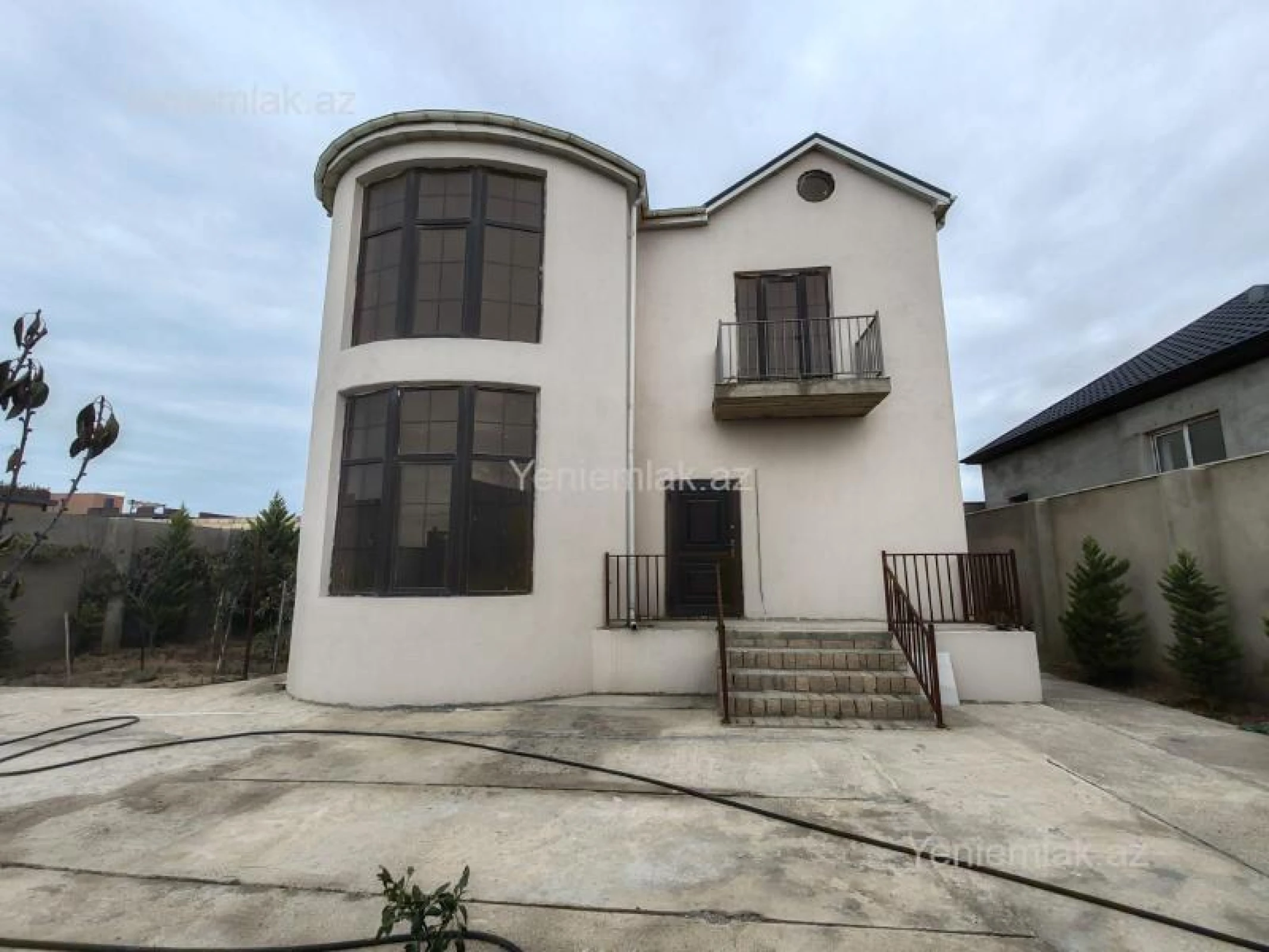 Satılır 6 otaqlı həyət evi 220 m²