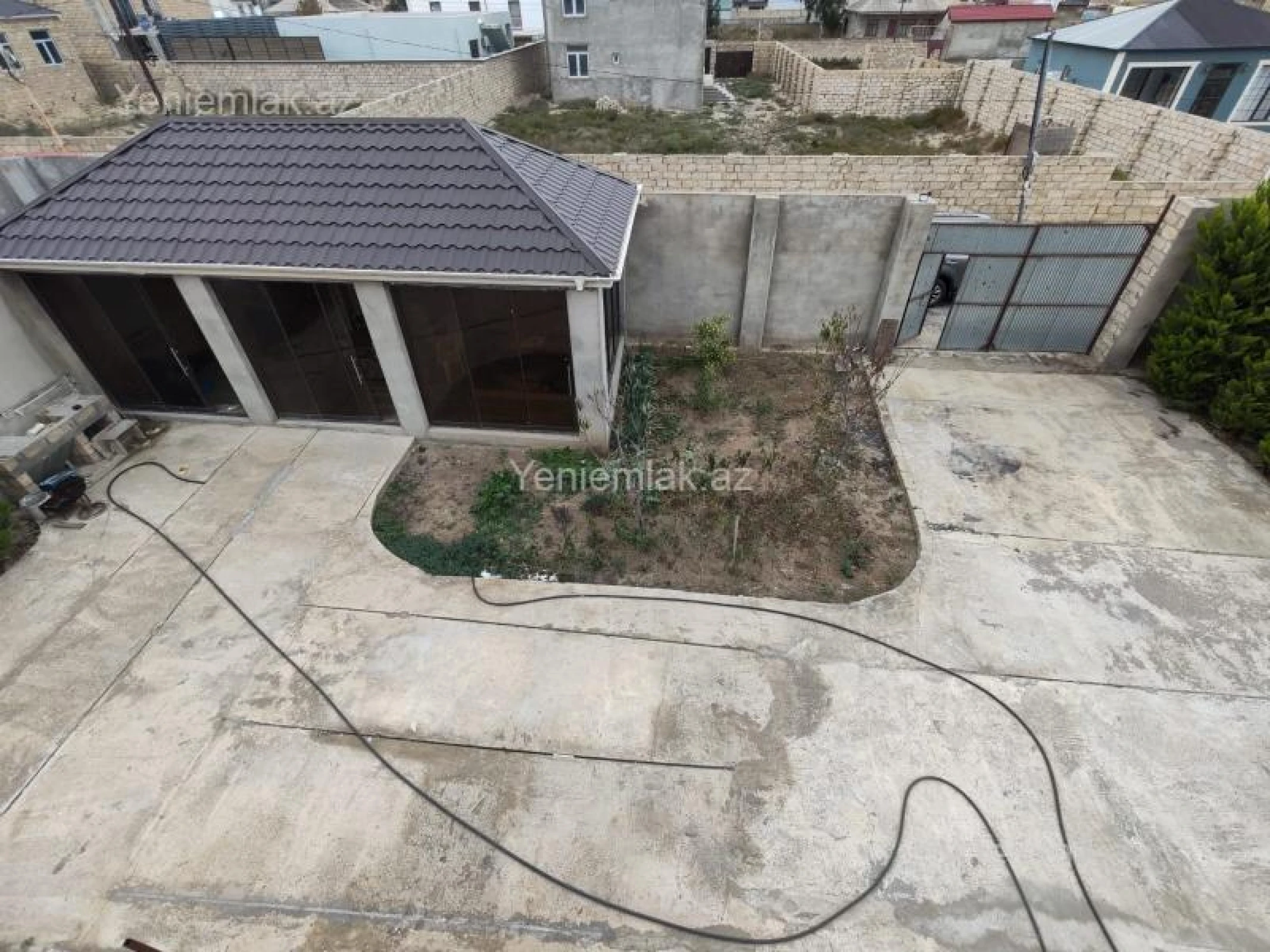 Satılır 6 otaqlı həyət evi 220 m²