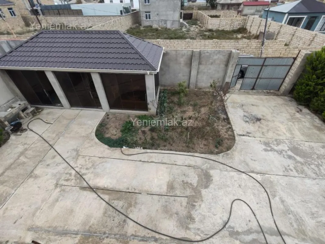 Satılır 6 otaqlı həyət evi 220 m²