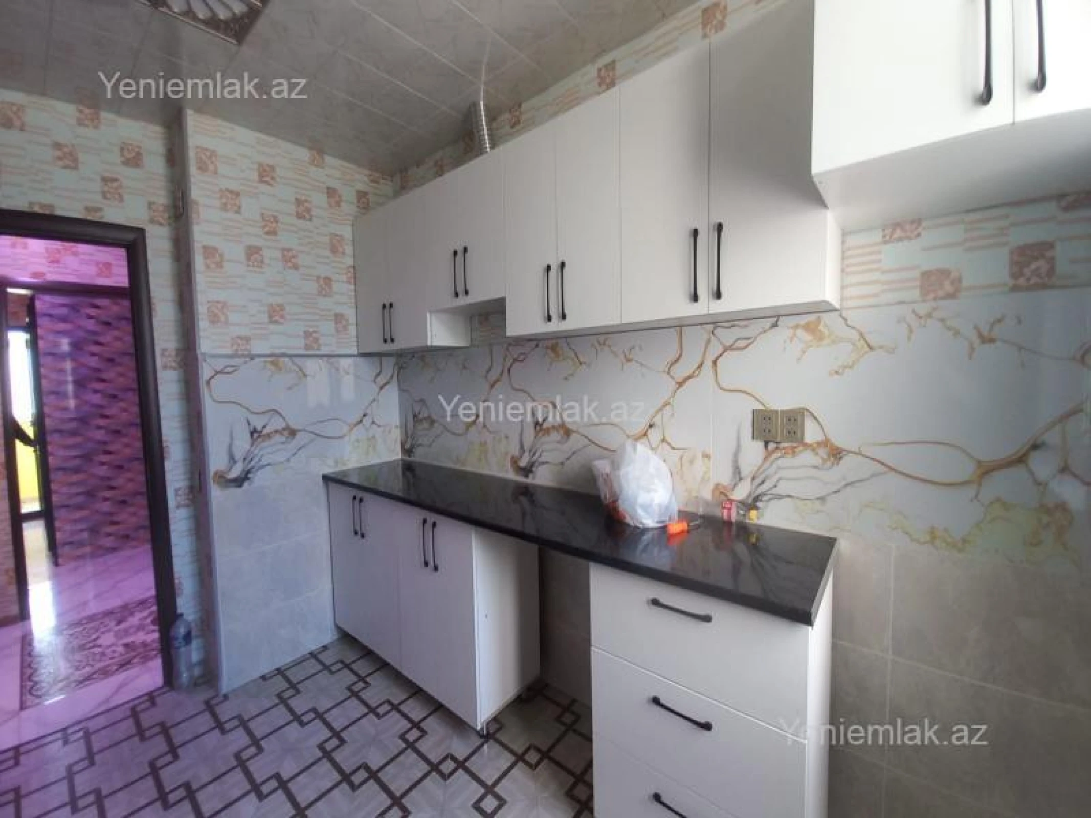 Satılır 4 otaqlı köhnə tikili 90 m²