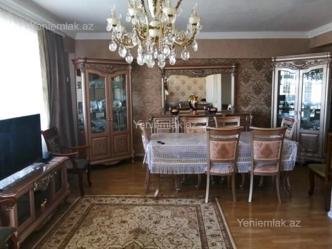 Satılır 4 otaqlı köhnə tikili 120 m²