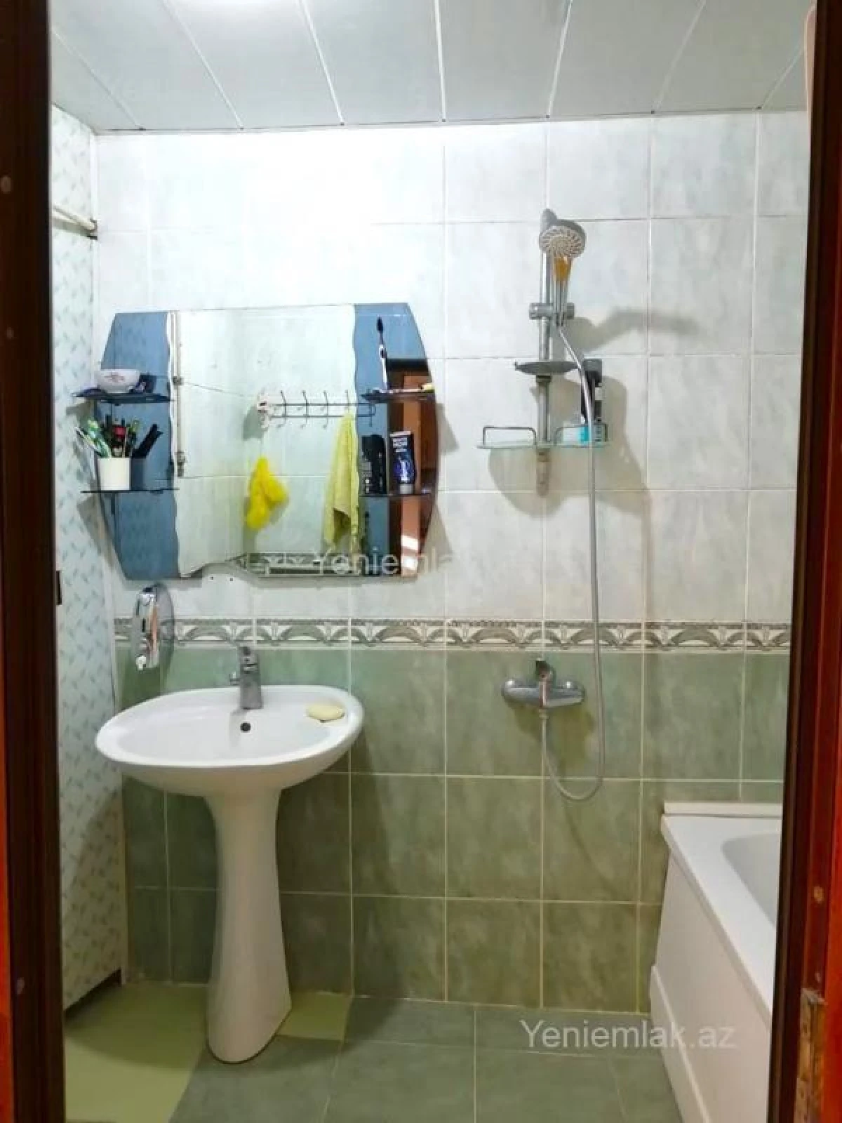 Satılır 4 otaqlı köhnə tikili 120 m²