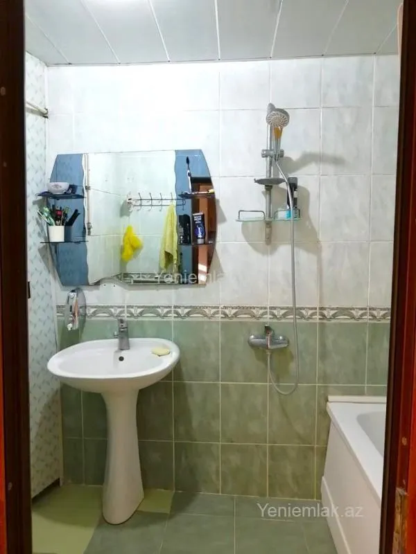 Satılır 4 otaqlı köhnə tikili 120 m²