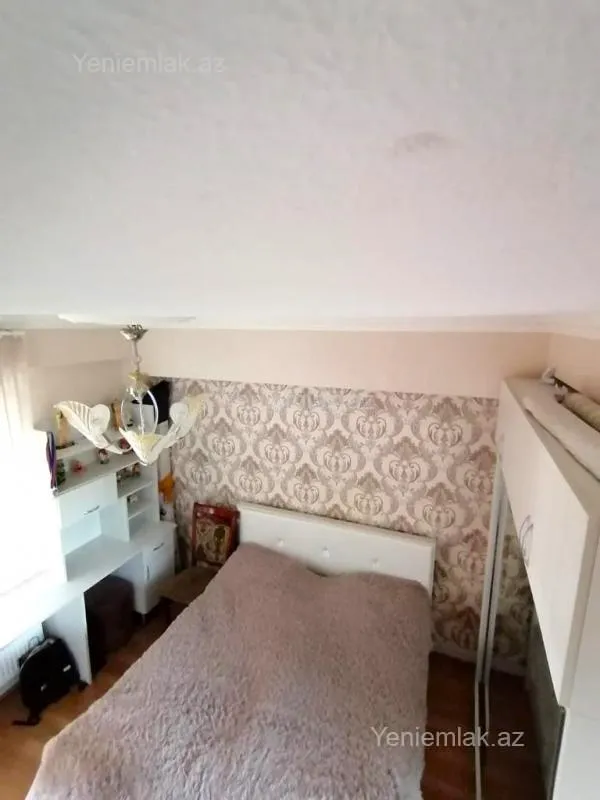 Satılır 4 otaqlı köhnə tikili 120 m²