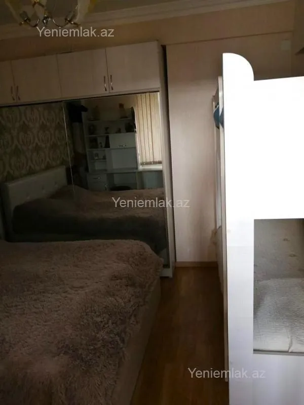 Satılır 4 otaqlı köhnə tikili 120 m²