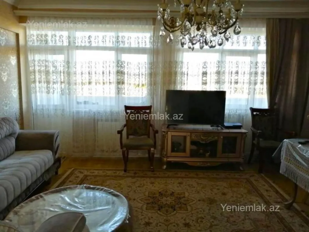 Satılır 4 otaqlı köhnə tikili 120 m²