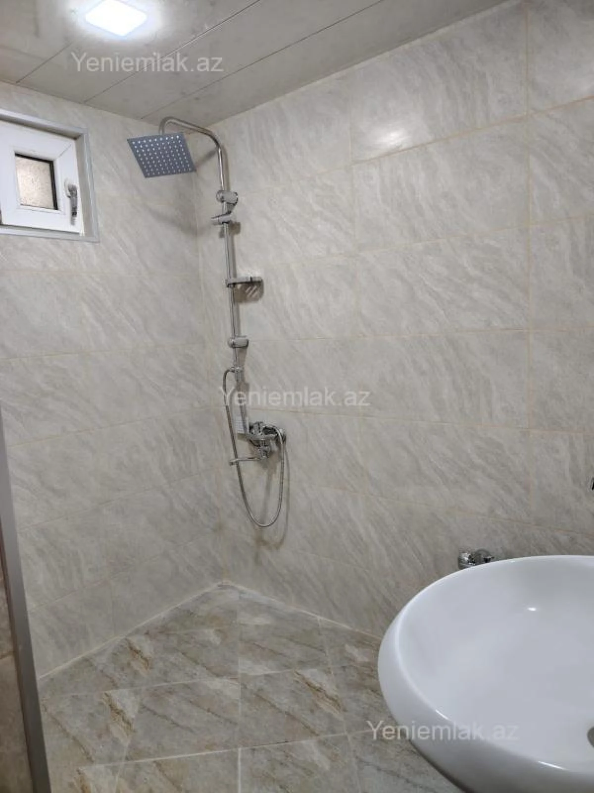 Satılır 3 otaqlı həyət evi 200 m²