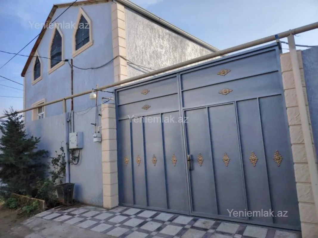 Satılır 3 otaqlı həyət evi 200 m²