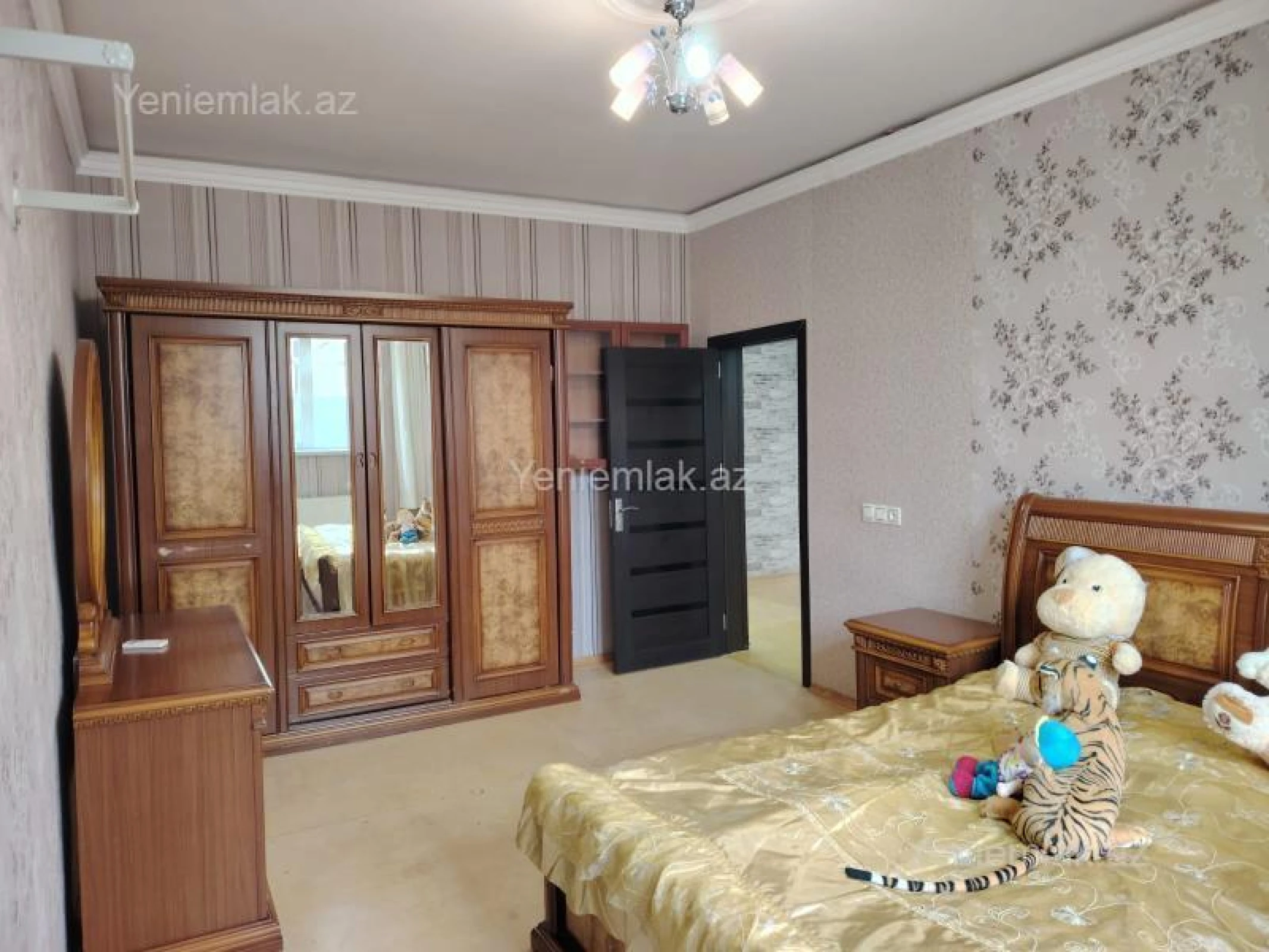 Satılır 3 otaqlı həyət evi 200 m²