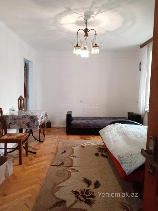 Satılır 2 otaqlı köhnə tikili 45 m²
