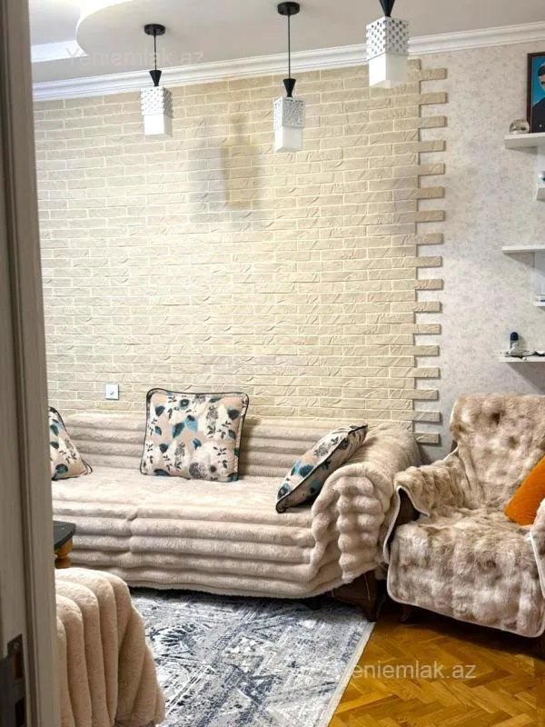 Satılır 2 otaqlı köhnə tikili 52 m²